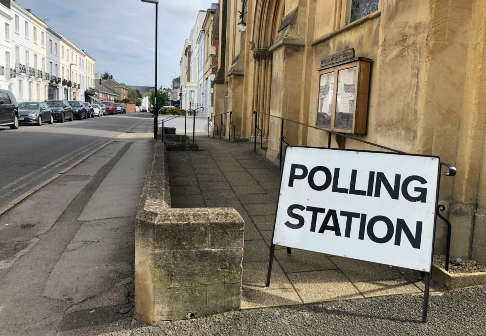 Red dot Q98 X JVRGS0 unsplash